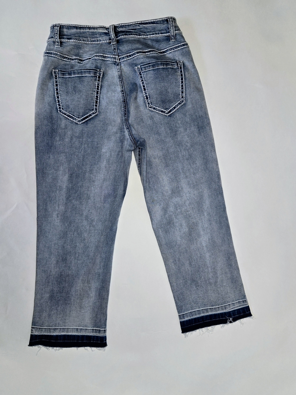 Ethyl Blue Denim Cropped Jeans Medium Wash Stretch Comfort Mid Rise Crop 4. - Picture 4 of 13
